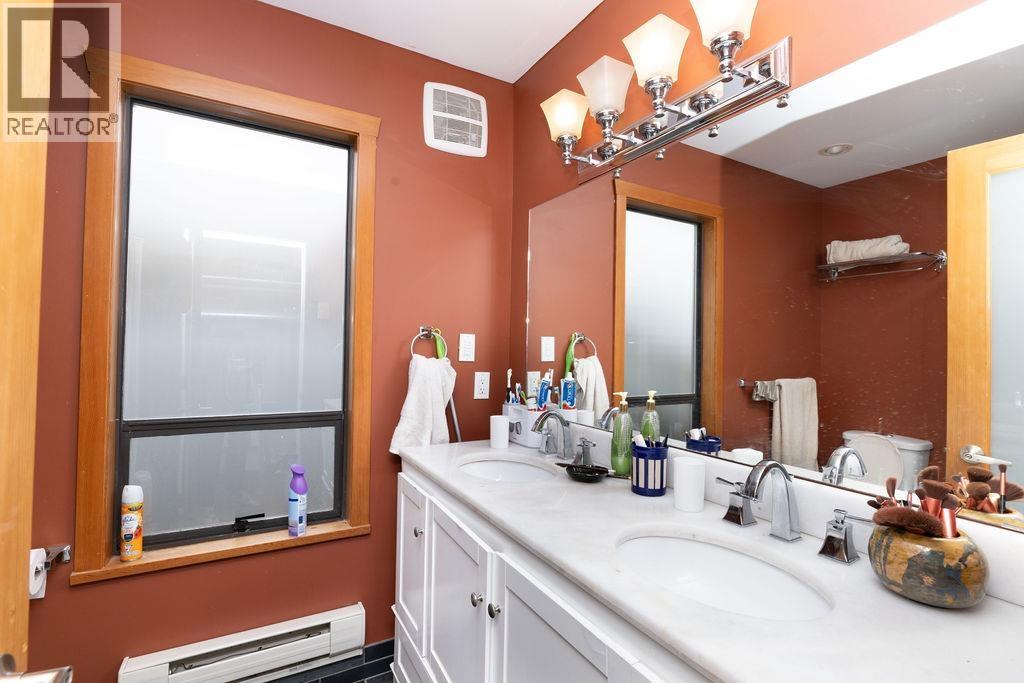 4934 GEER ROAD, Sechelt