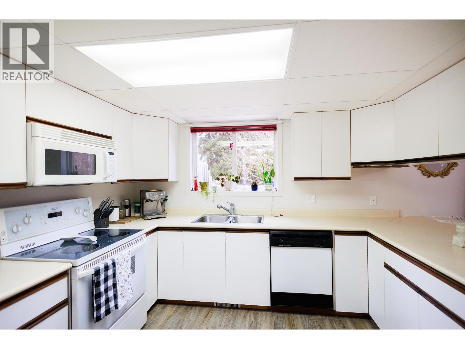 #6-5108 MEDEEK Avenue, Terrace