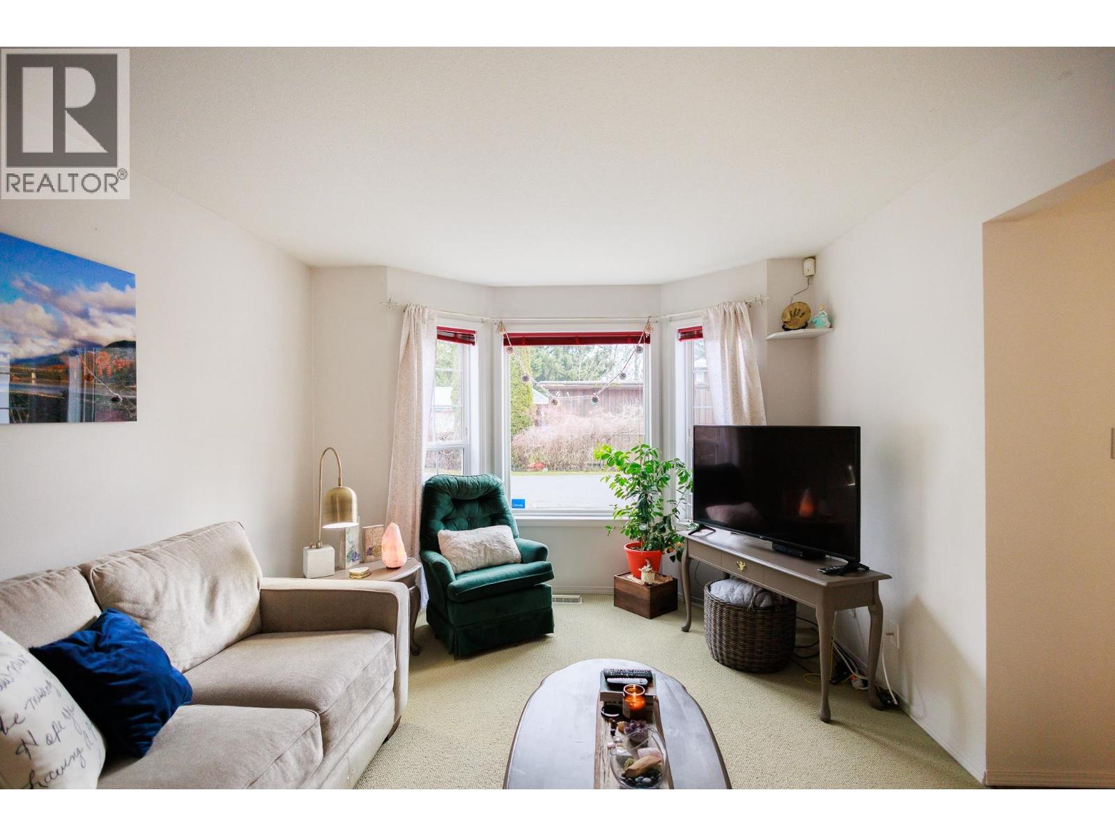 #6-5108 MEDEEK Avenue, Terrace