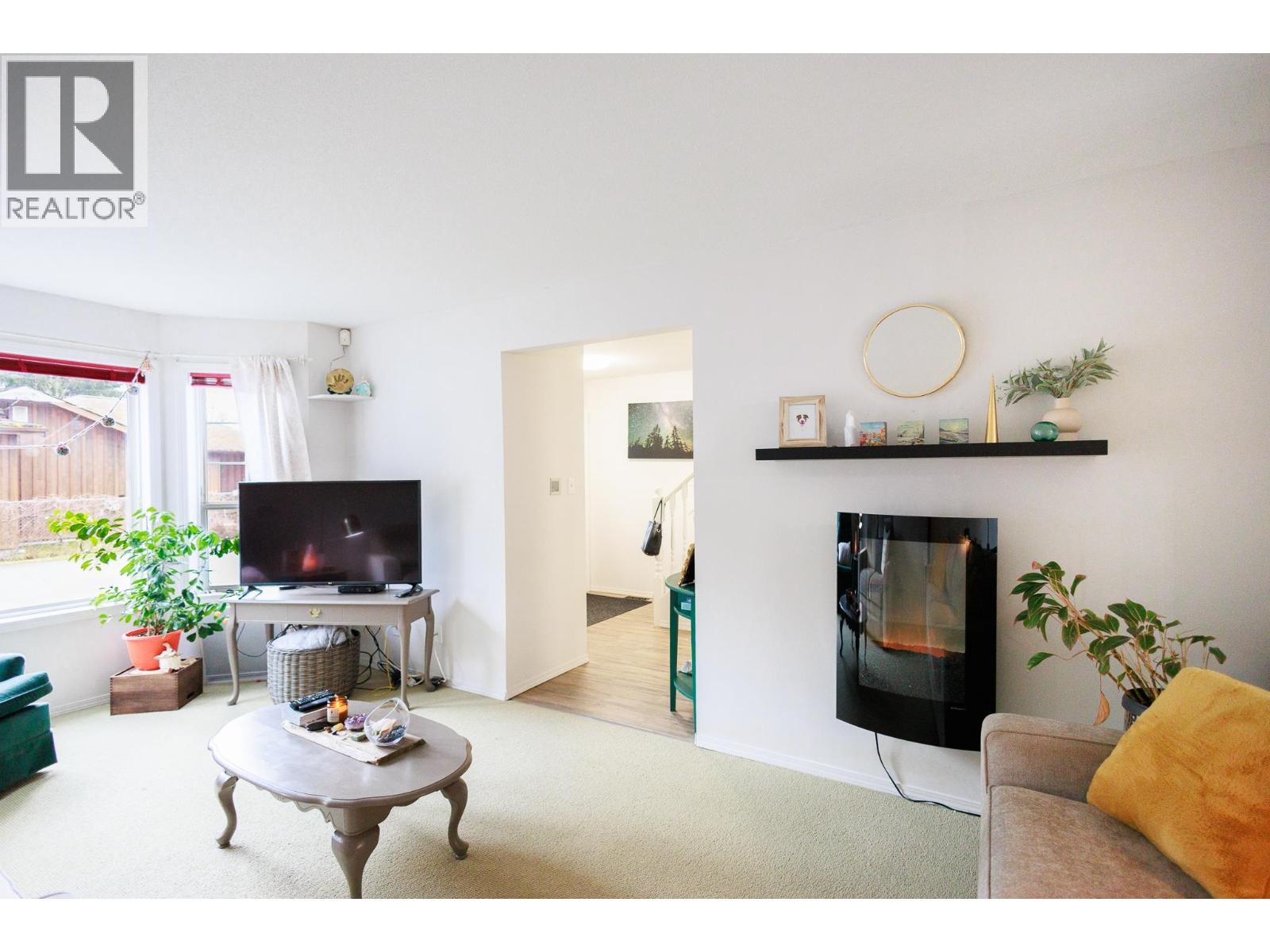 #6-5108 MEDEEK Avenue, Terrace