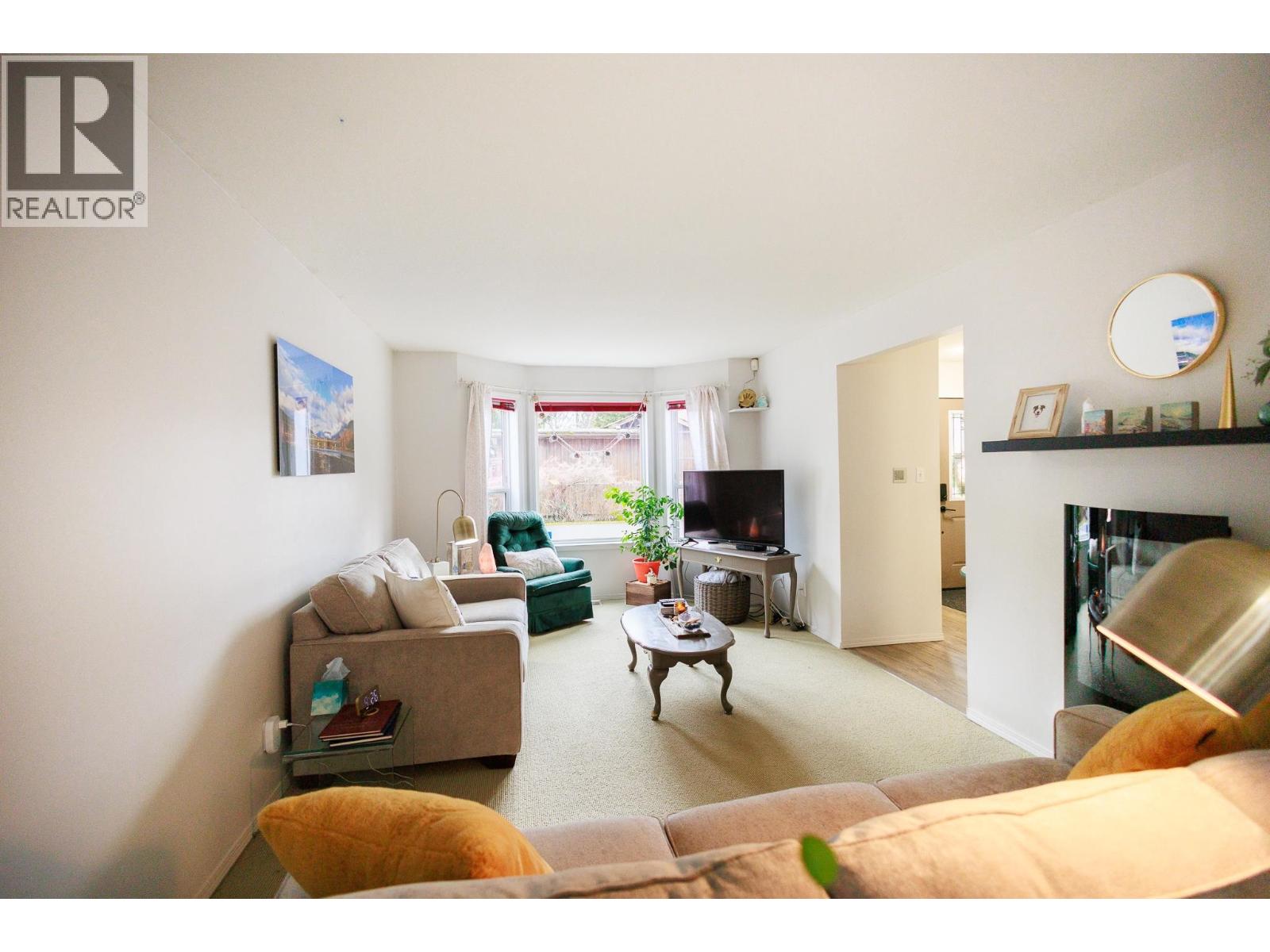 #6-5108 MEDEEK Avenue, Terrace