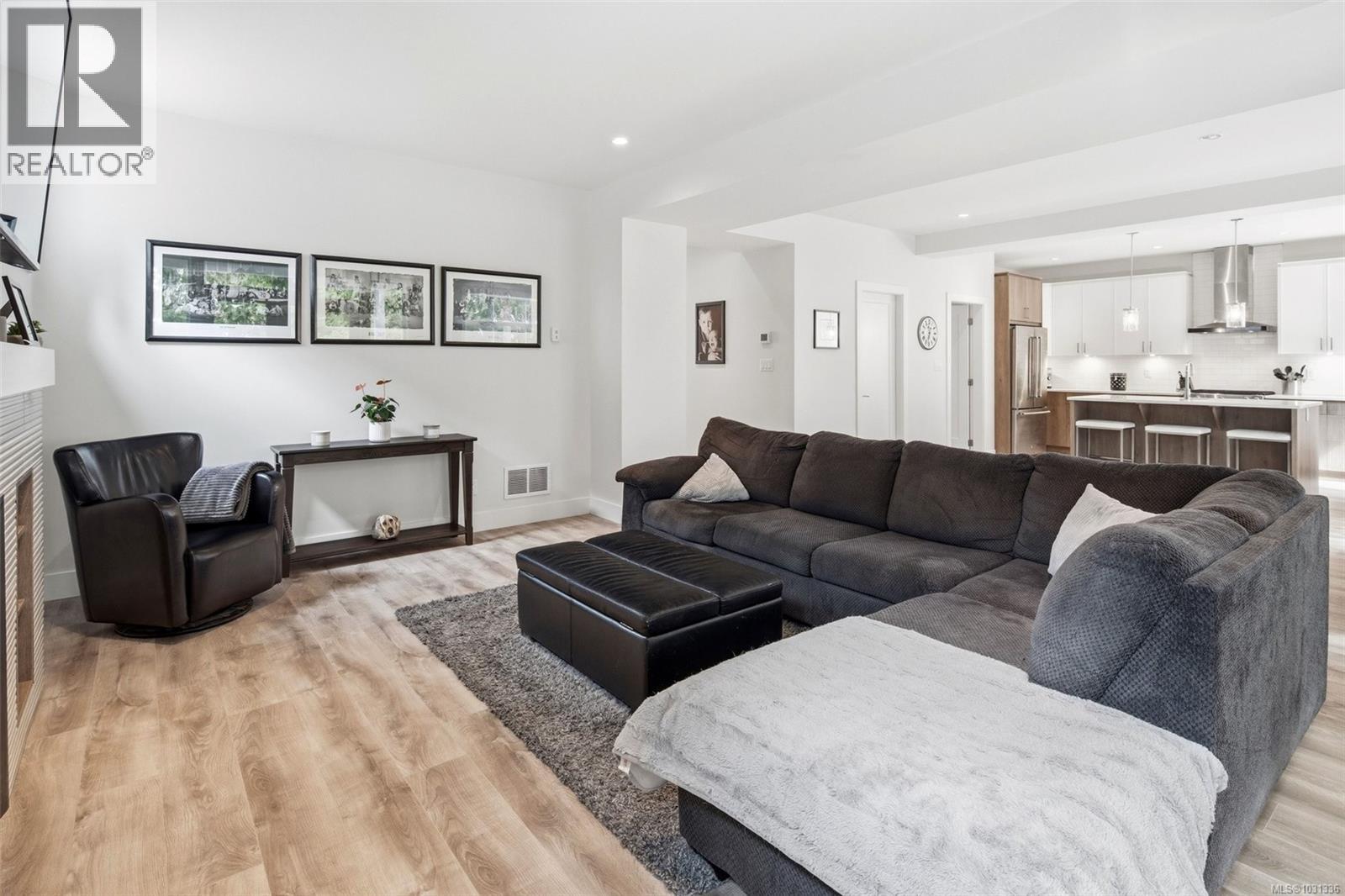 3520 PAPERBARK CRES - 18