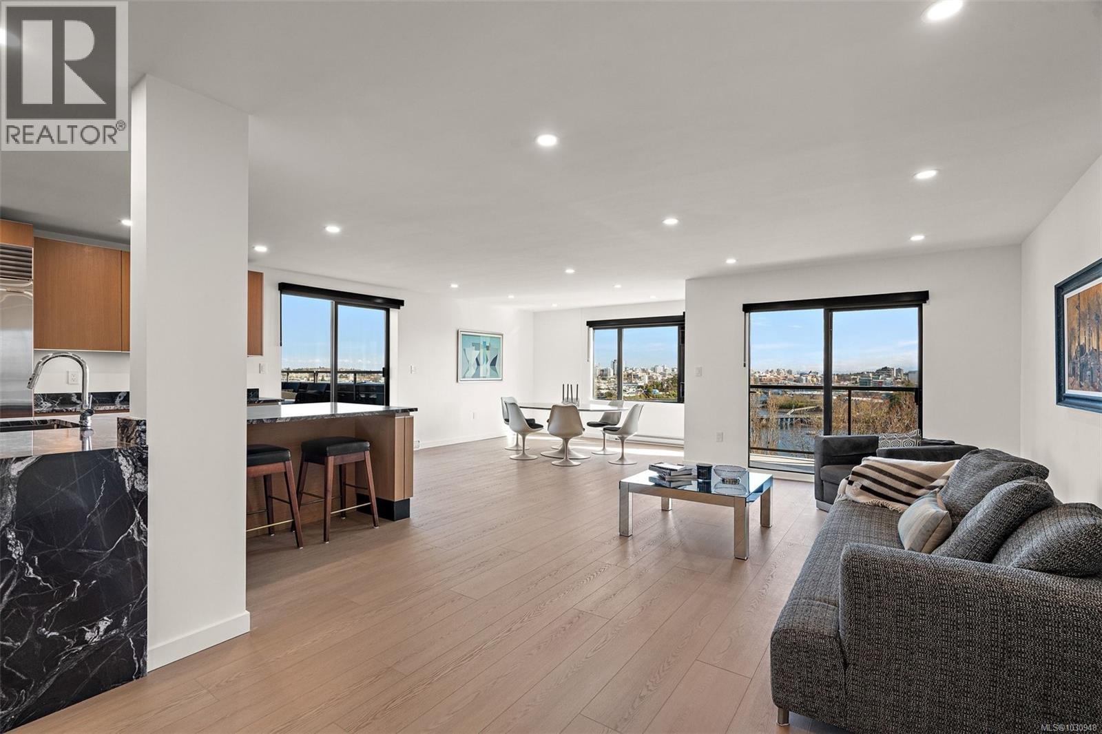 #PH1 103 GORGE RD E - 1