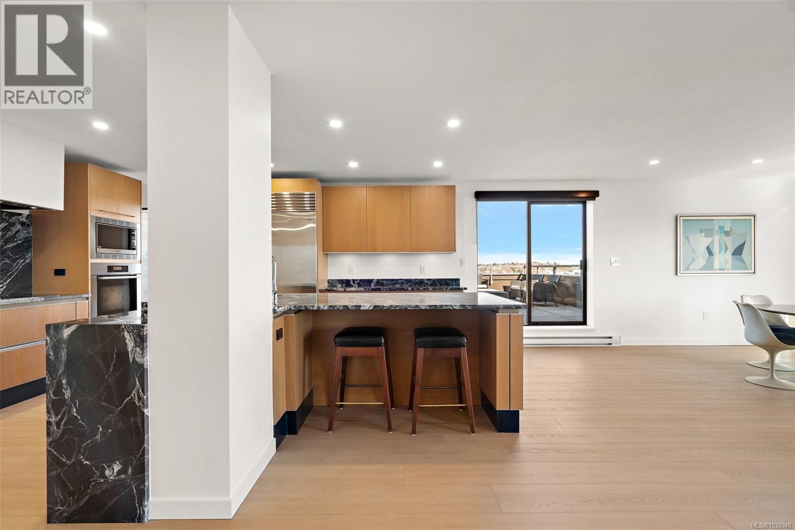 #PH1 103 GORGE RD E - 11