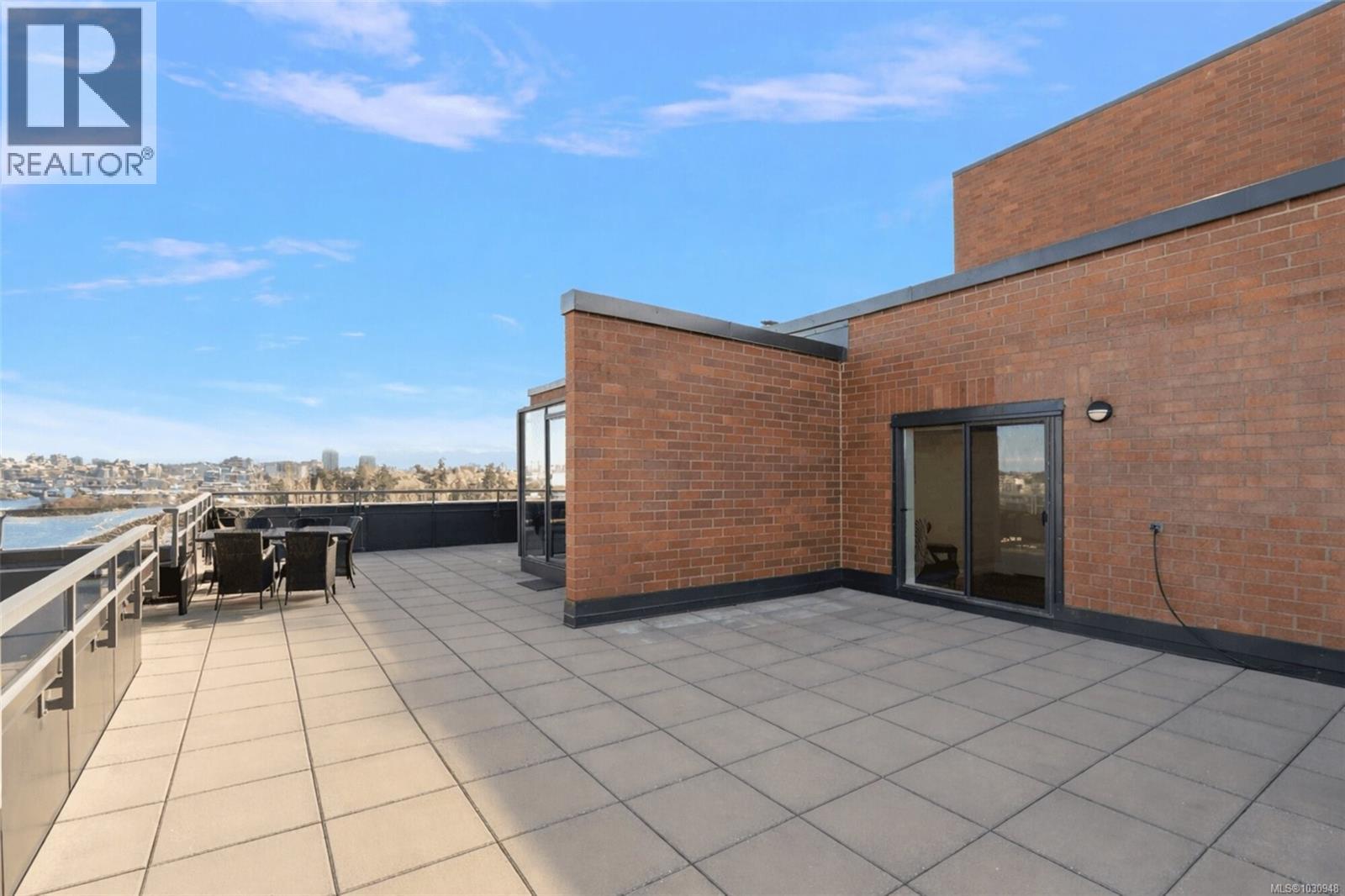 #PH1 103 GORGE RD E - 18