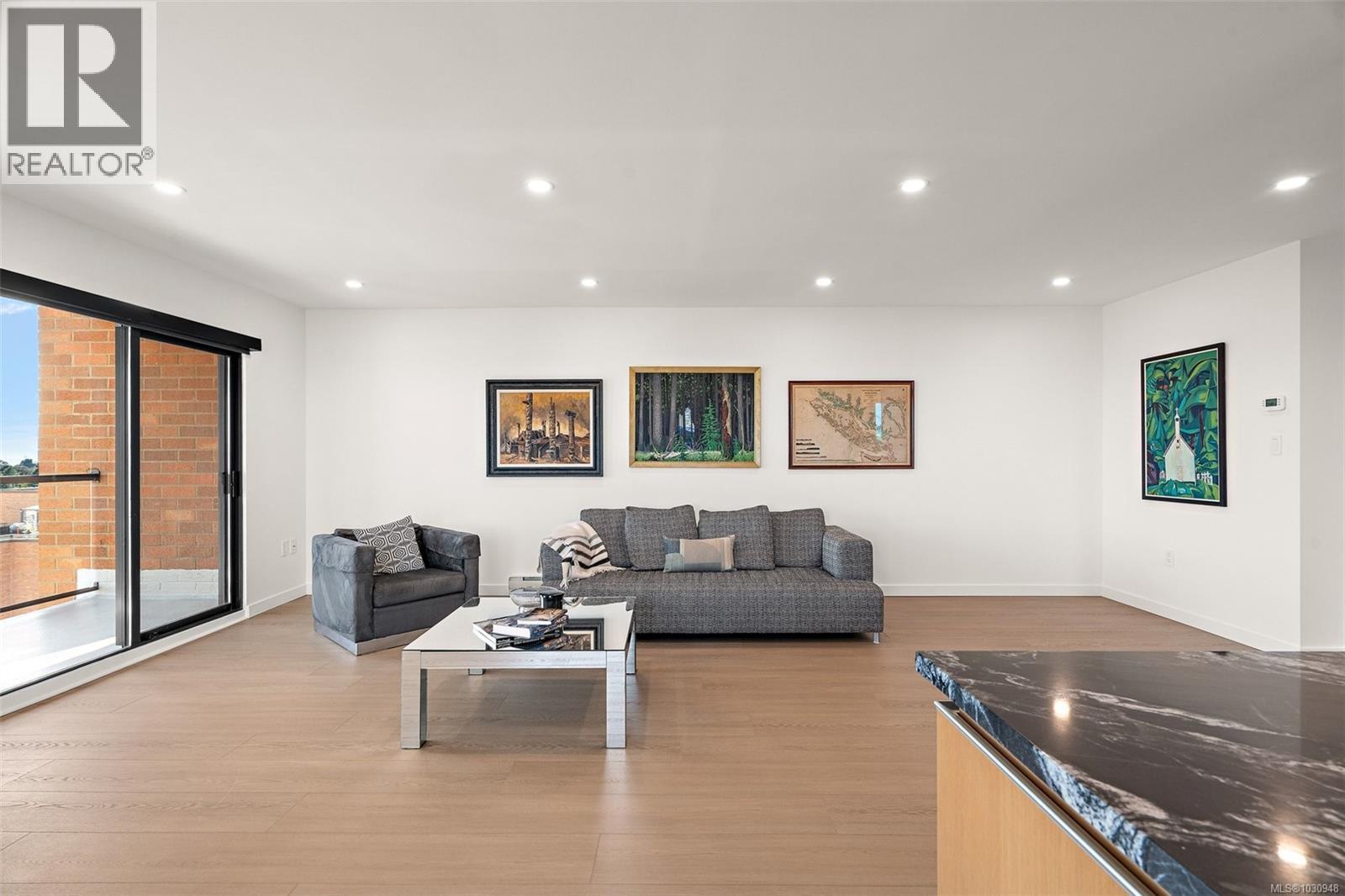 #PH1 103 GORGE RD E - 21