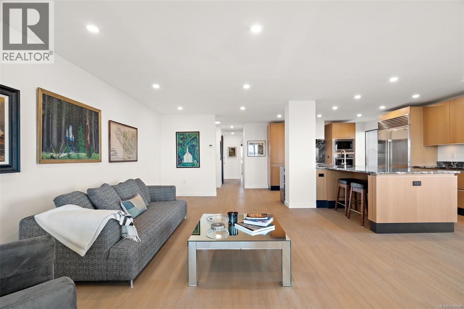 #PH1 103 GORGE RD E - 22