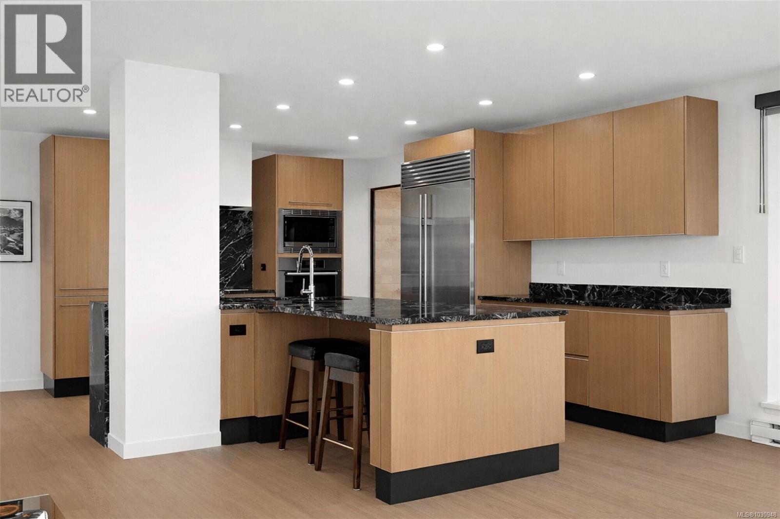 #PH1 103 GORGE RD E - 23