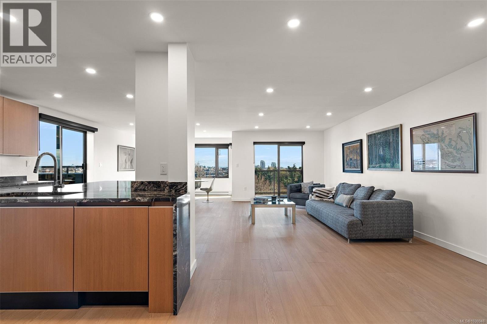 #PH1 103 GORGE RD E - 24