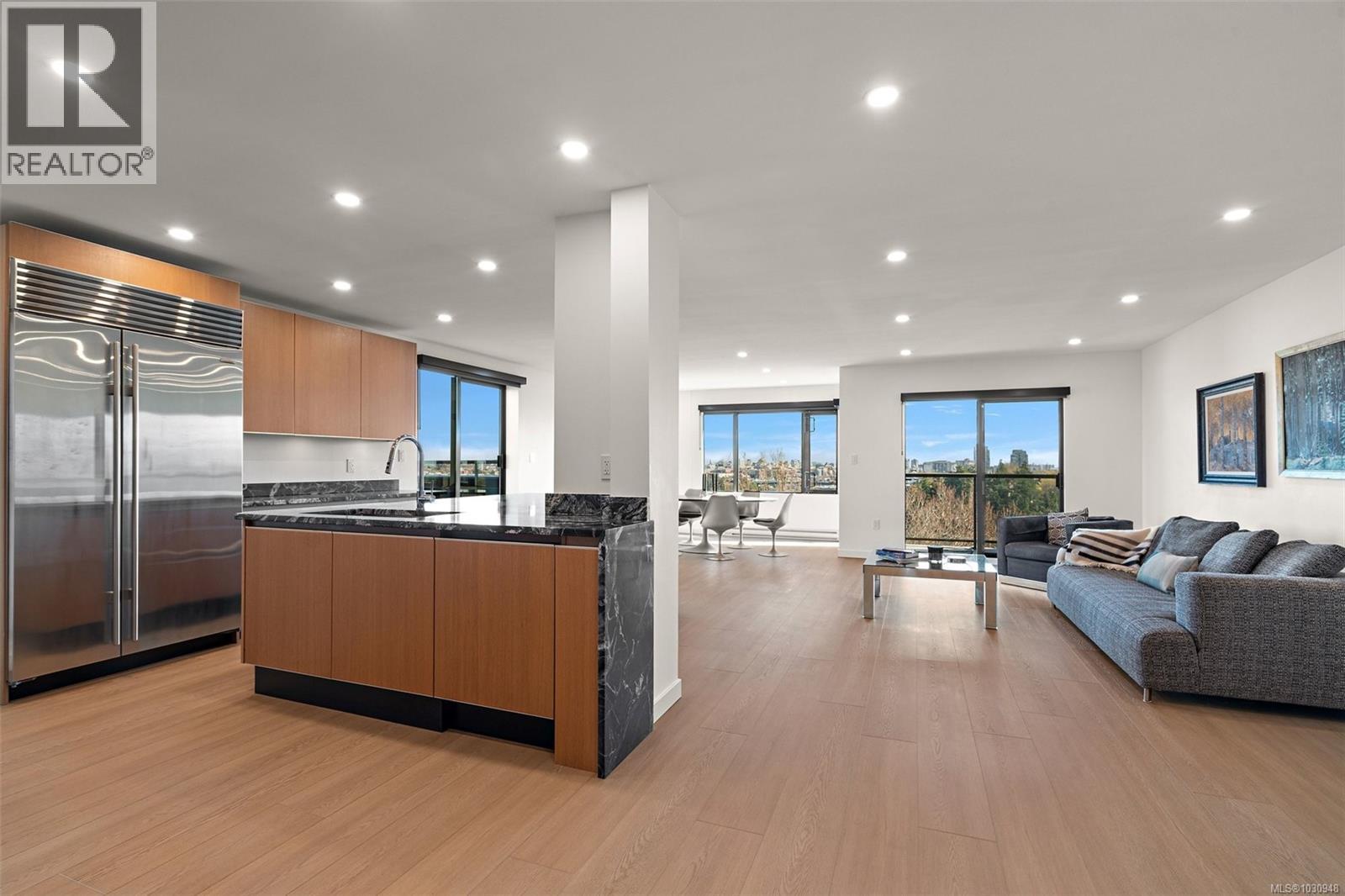 #PH1 103 GORGE RD E - 25