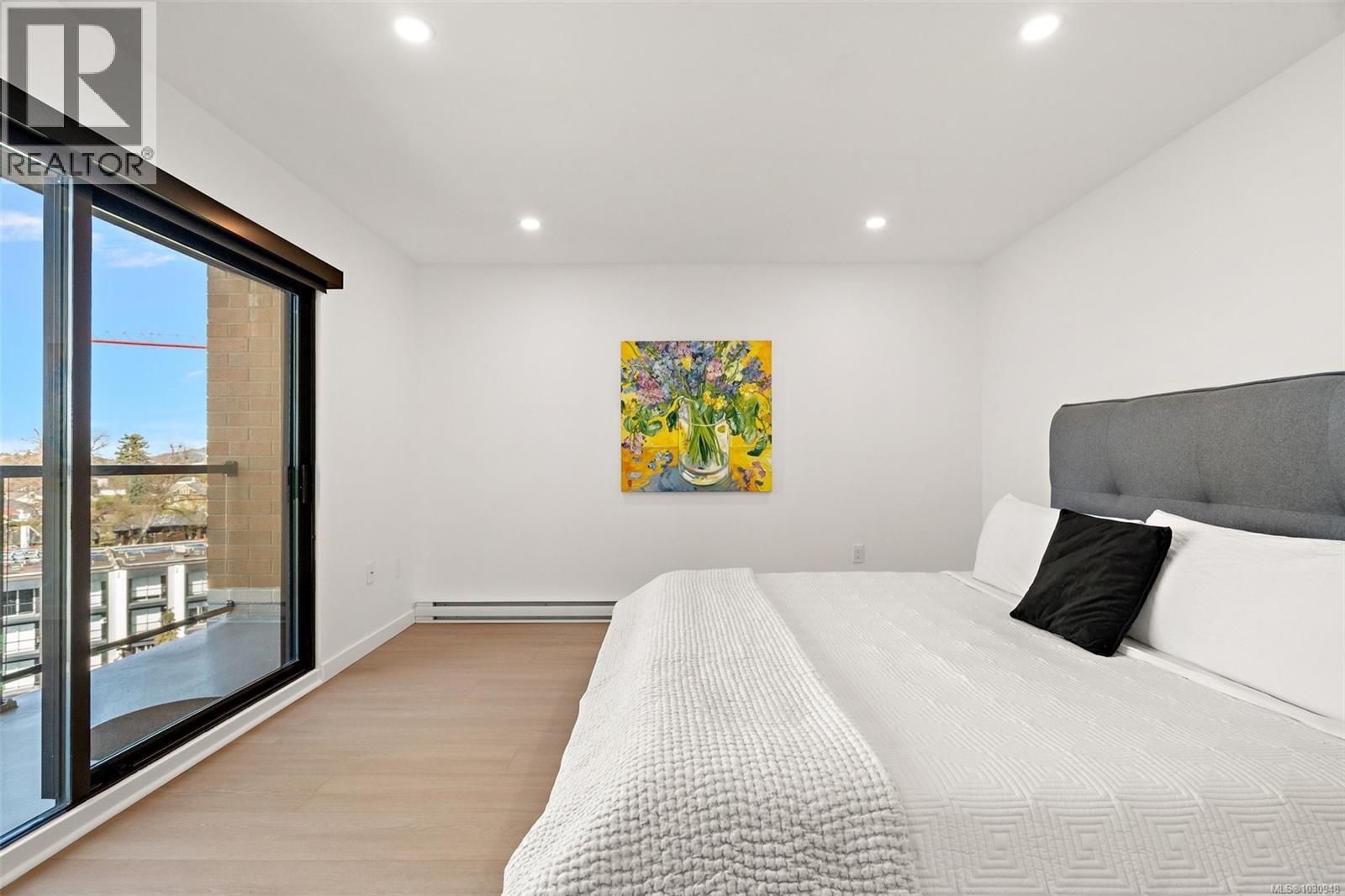 #PH1 103 GORGE RD E - 29