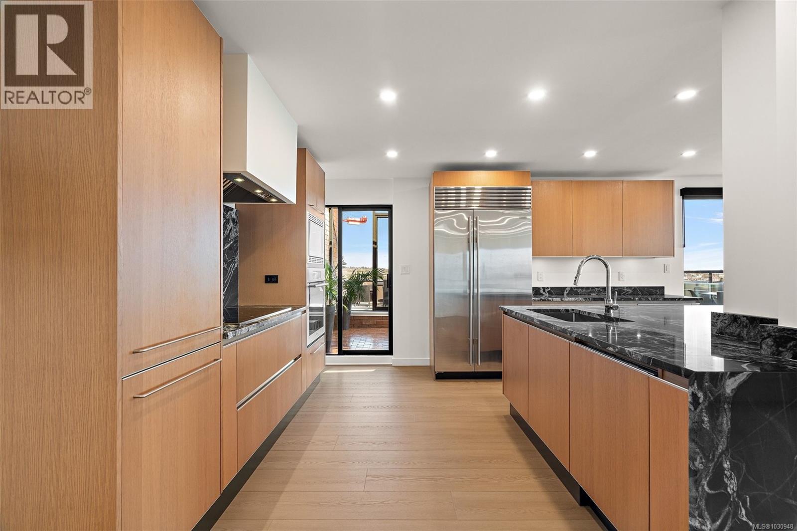 #PH1 103 GORGE RD E - 4