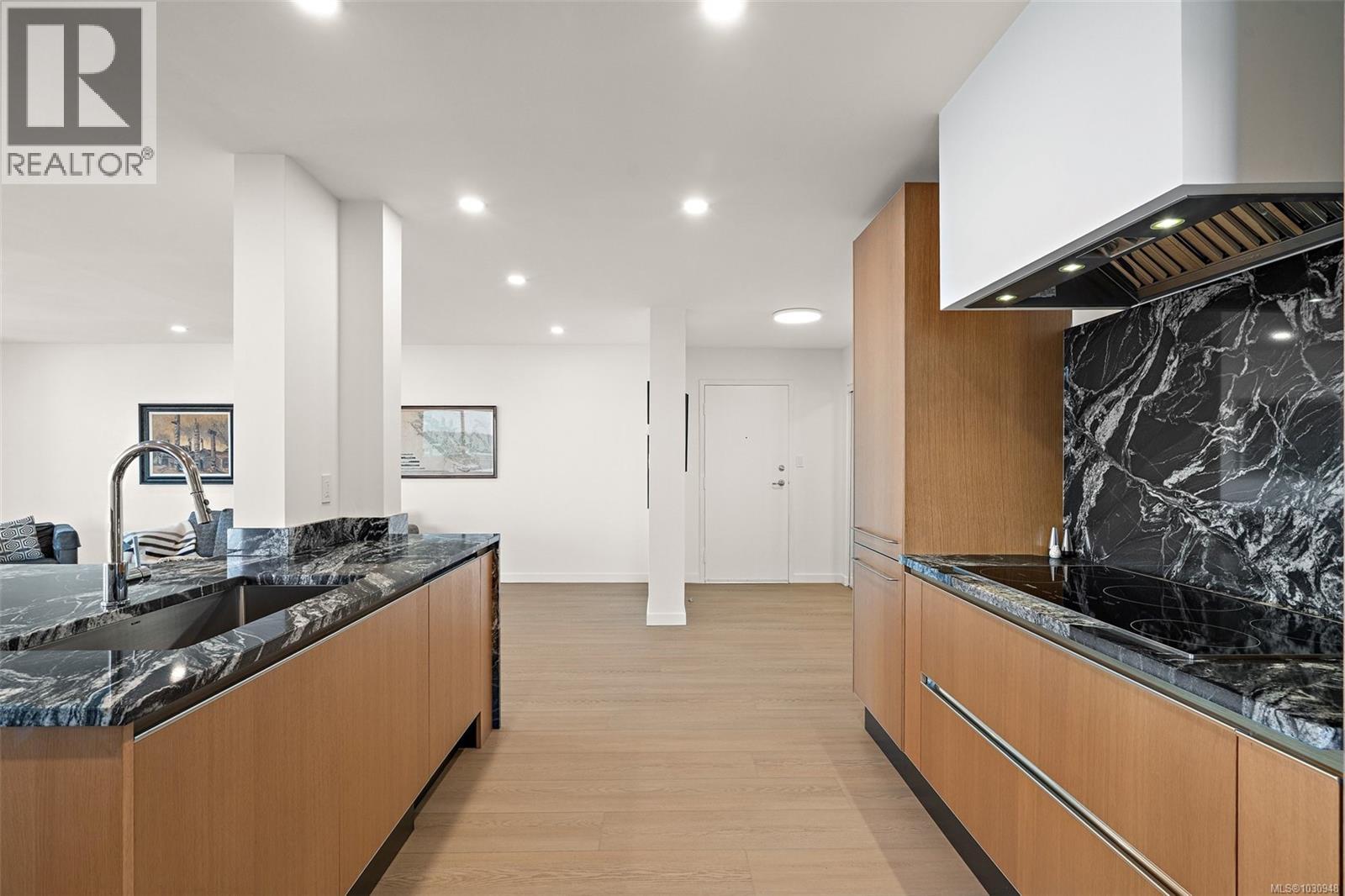 #PH1 103 GORGE RD E - 5