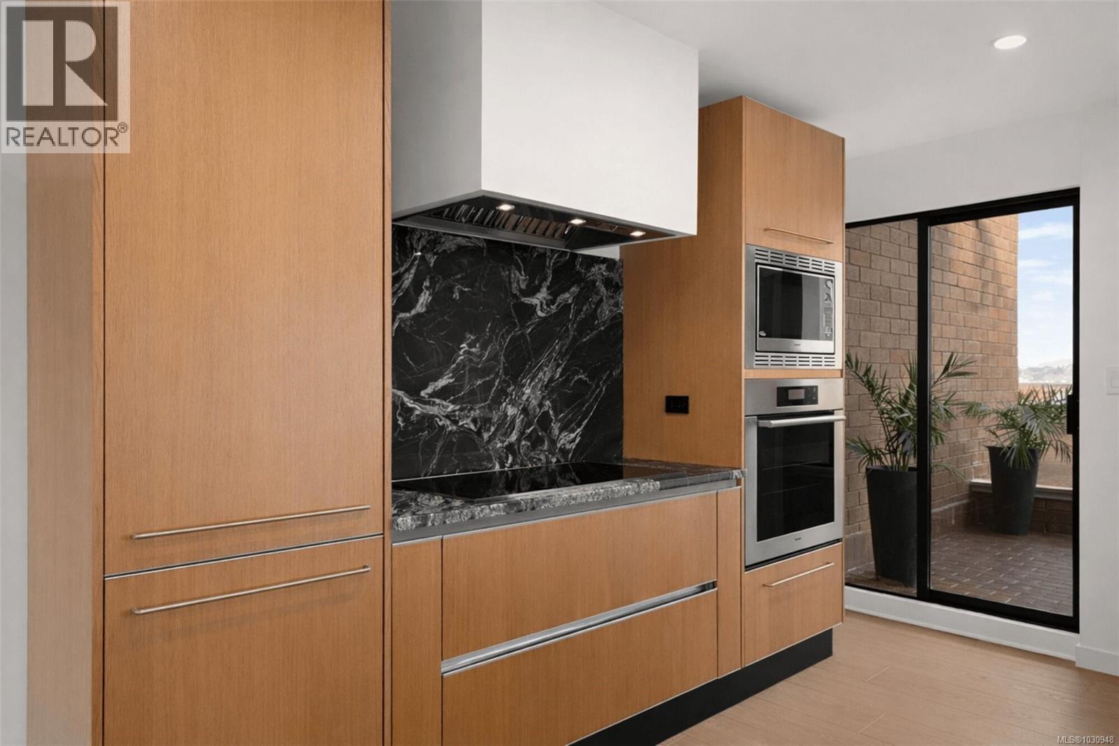 #PH1 103 GORGE RD E - 6