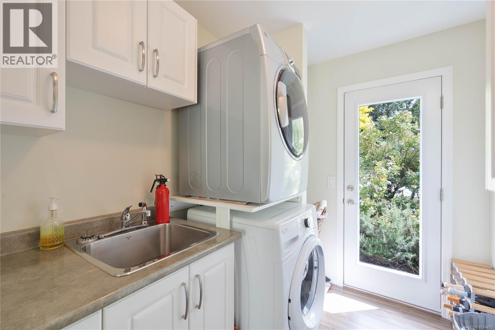 226 MALIVIEW DR - 10