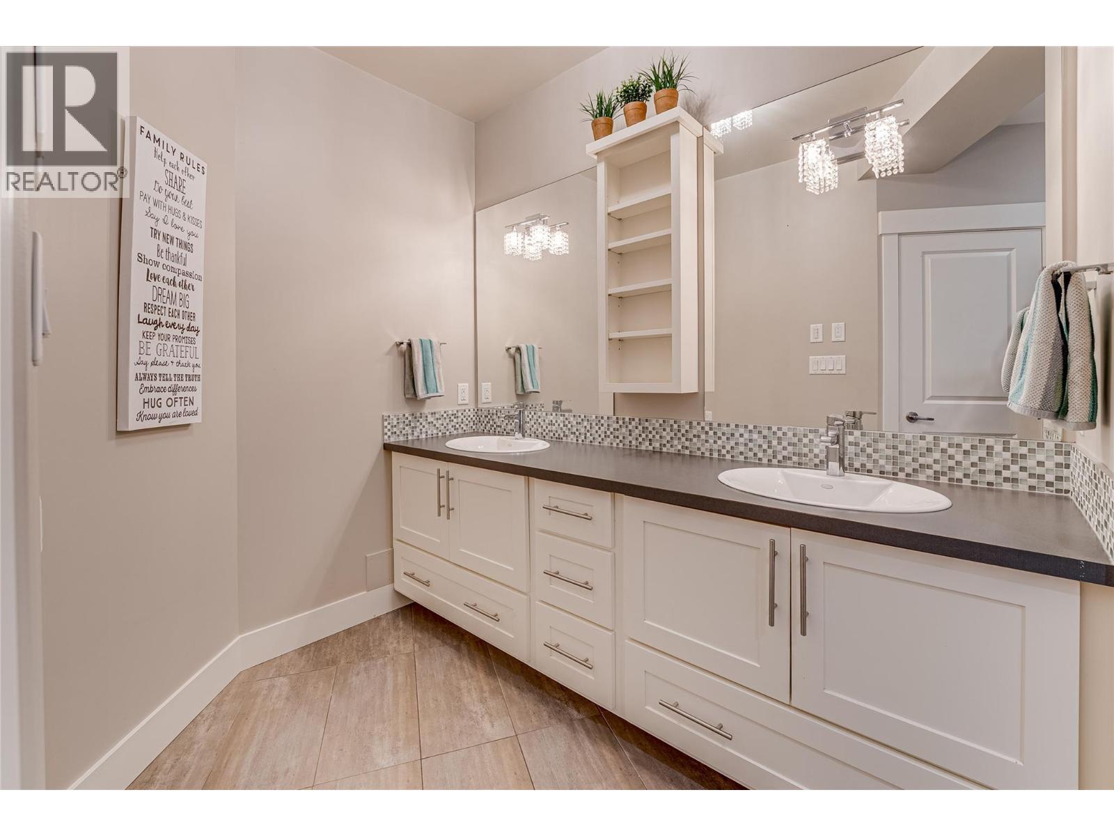 6054 Lynx Drive, Vernon