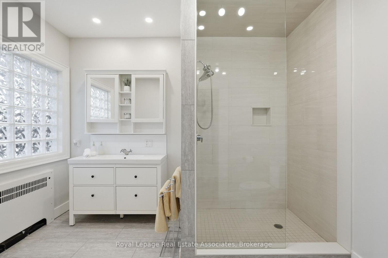56 KING STREET - 23