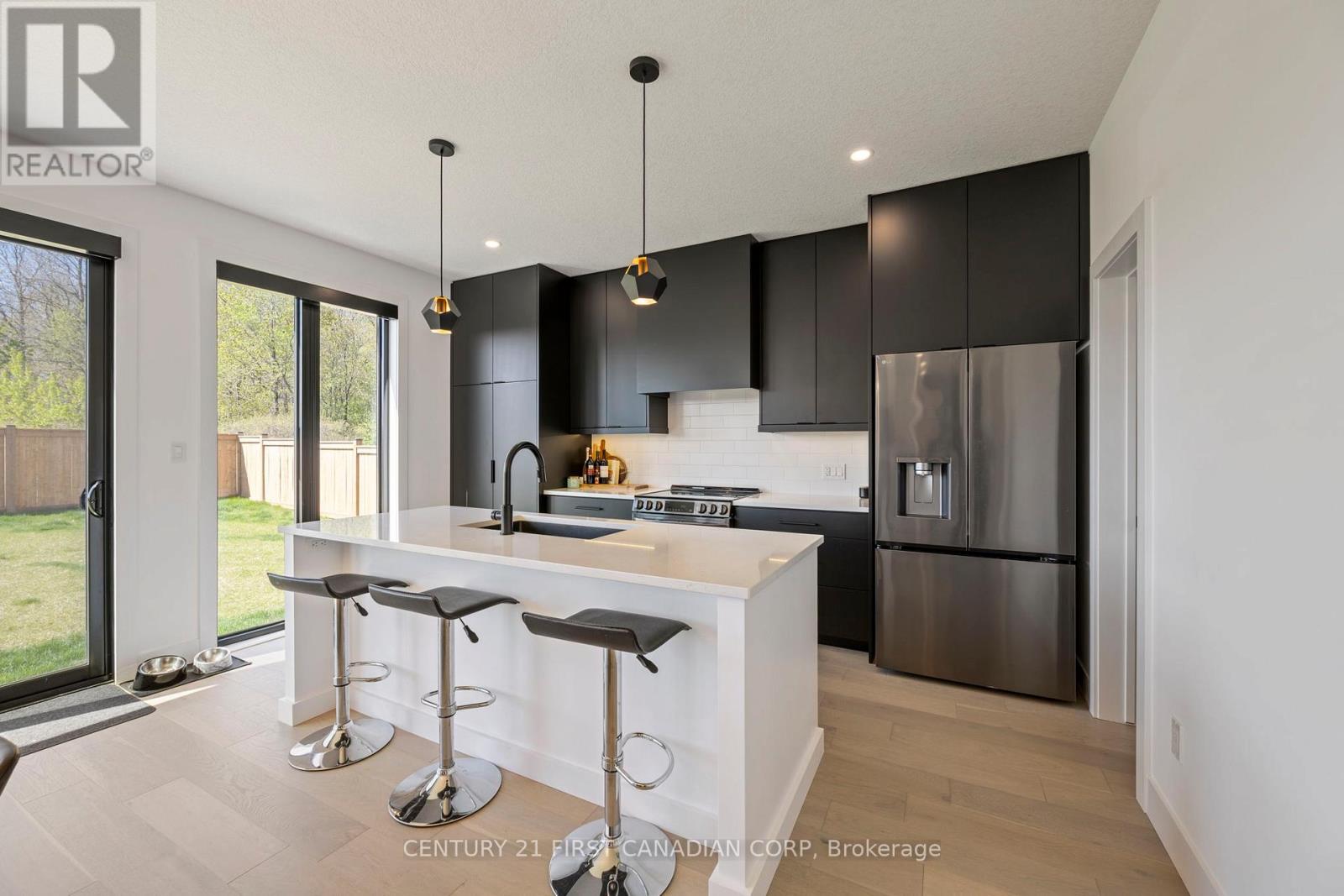 5 HARTLAND CIRCLE — photo 11