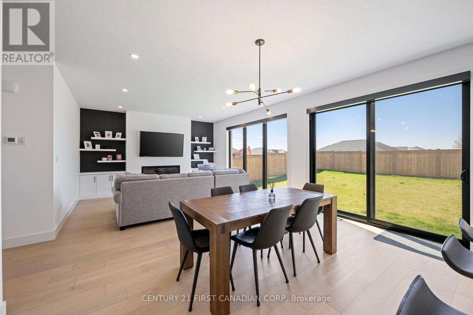 5 HARTLAND CIRCLE — photo 13