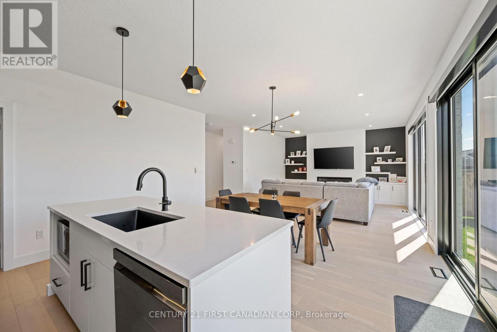5 HARTLAND CIRCLE — photo 14