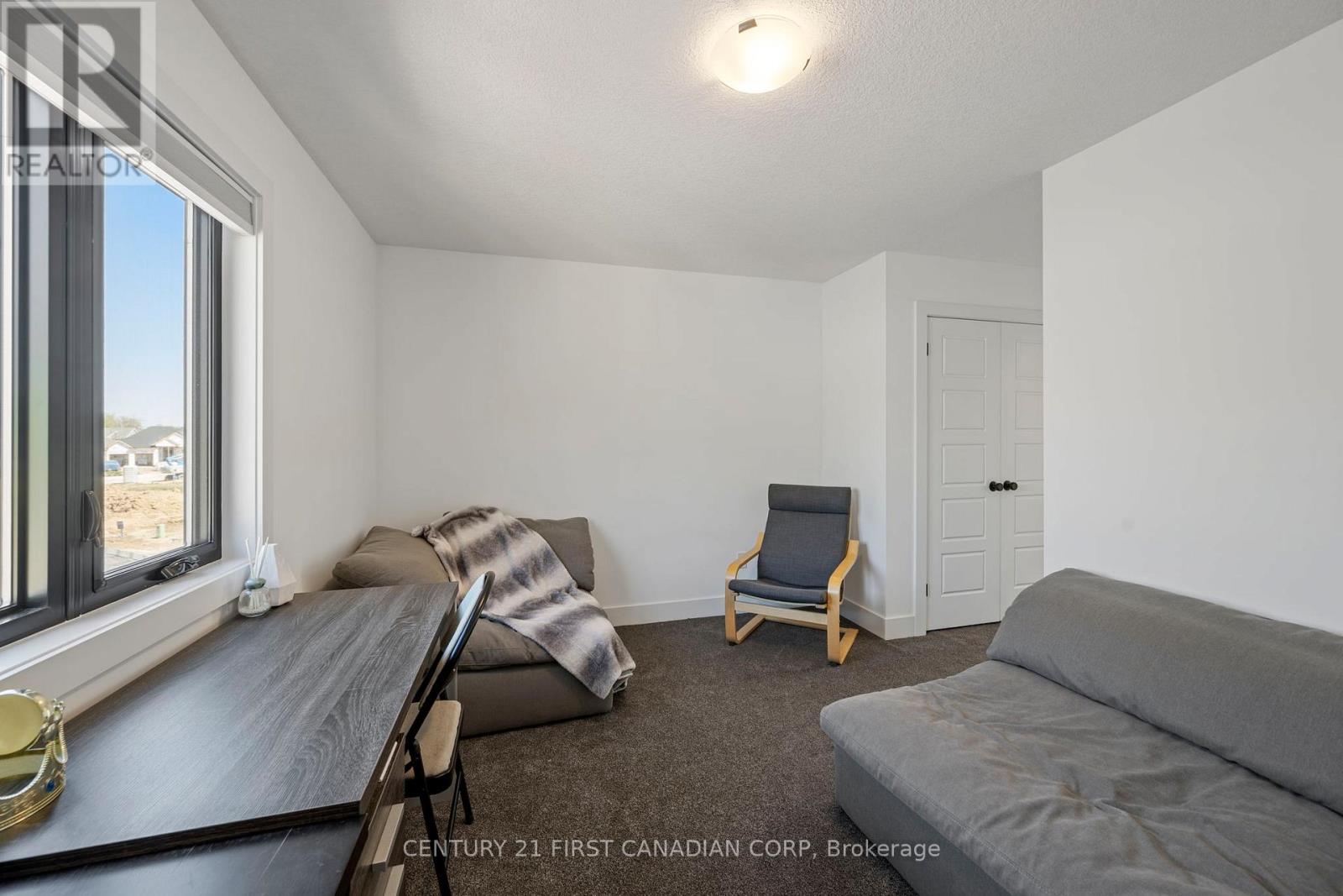 5 HARTLAND CIRCLE — photo 20