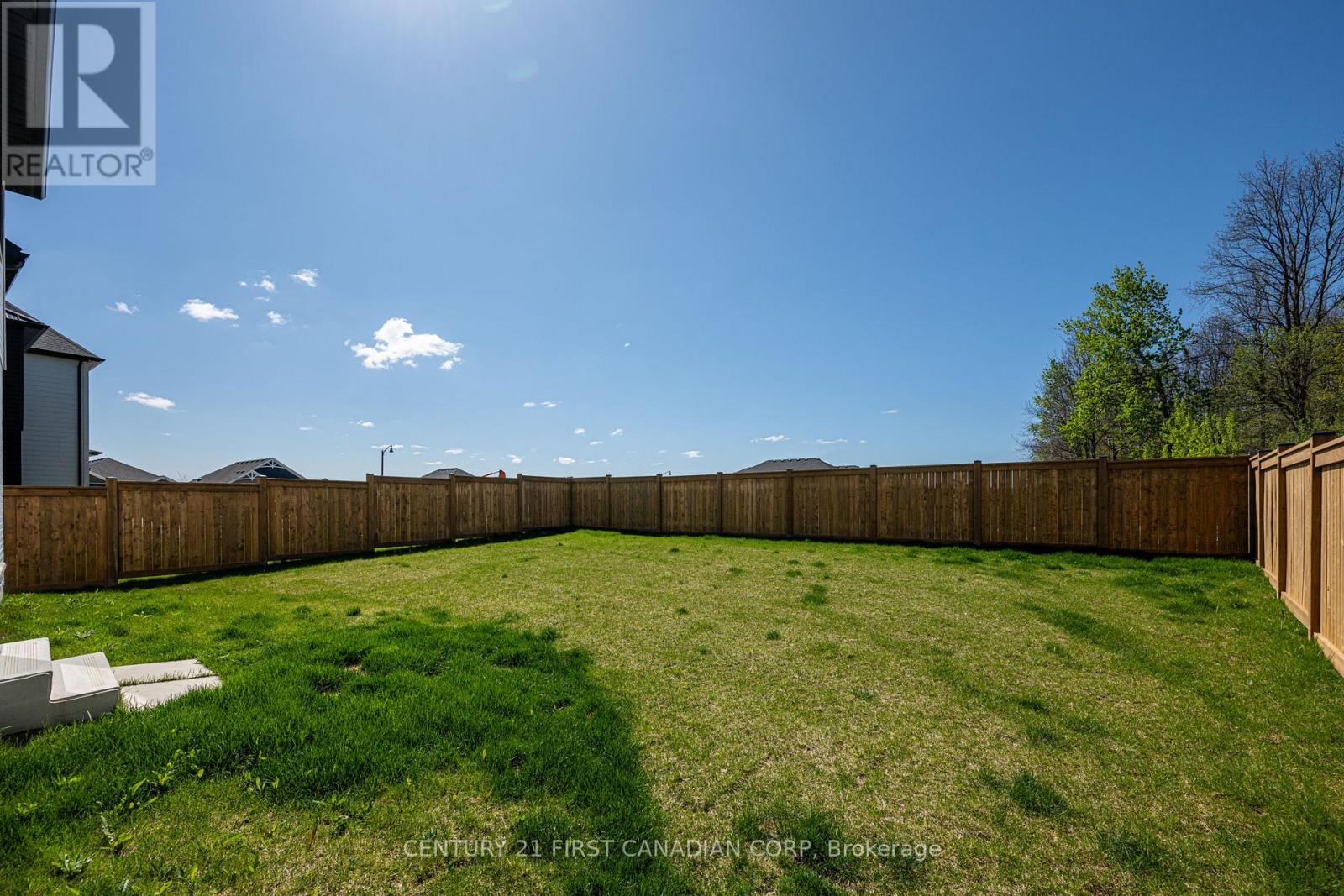 5 HARTLAND CIRCLE — photo 31
