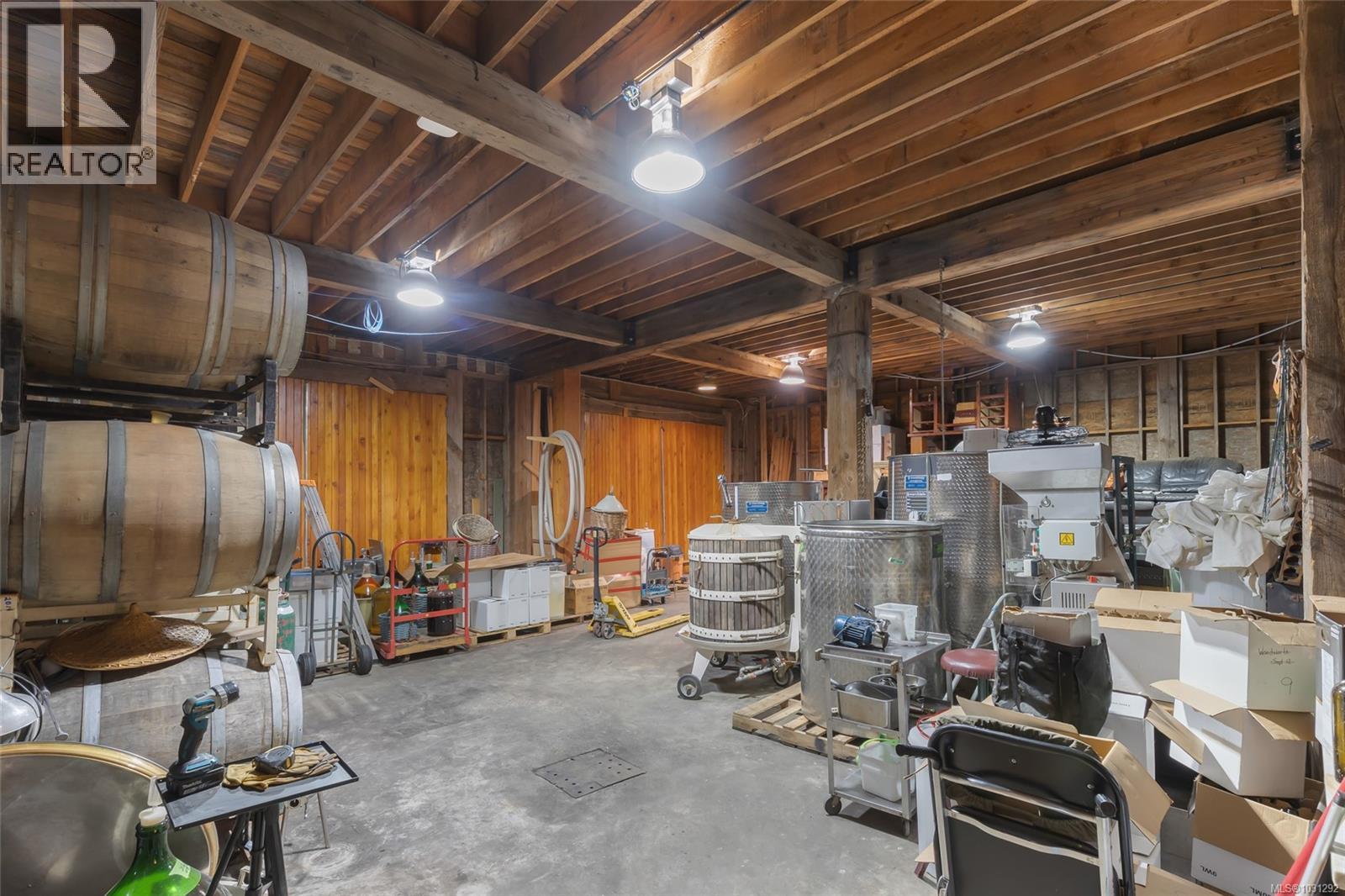 2300 EAST WELLINGTON RD - 33