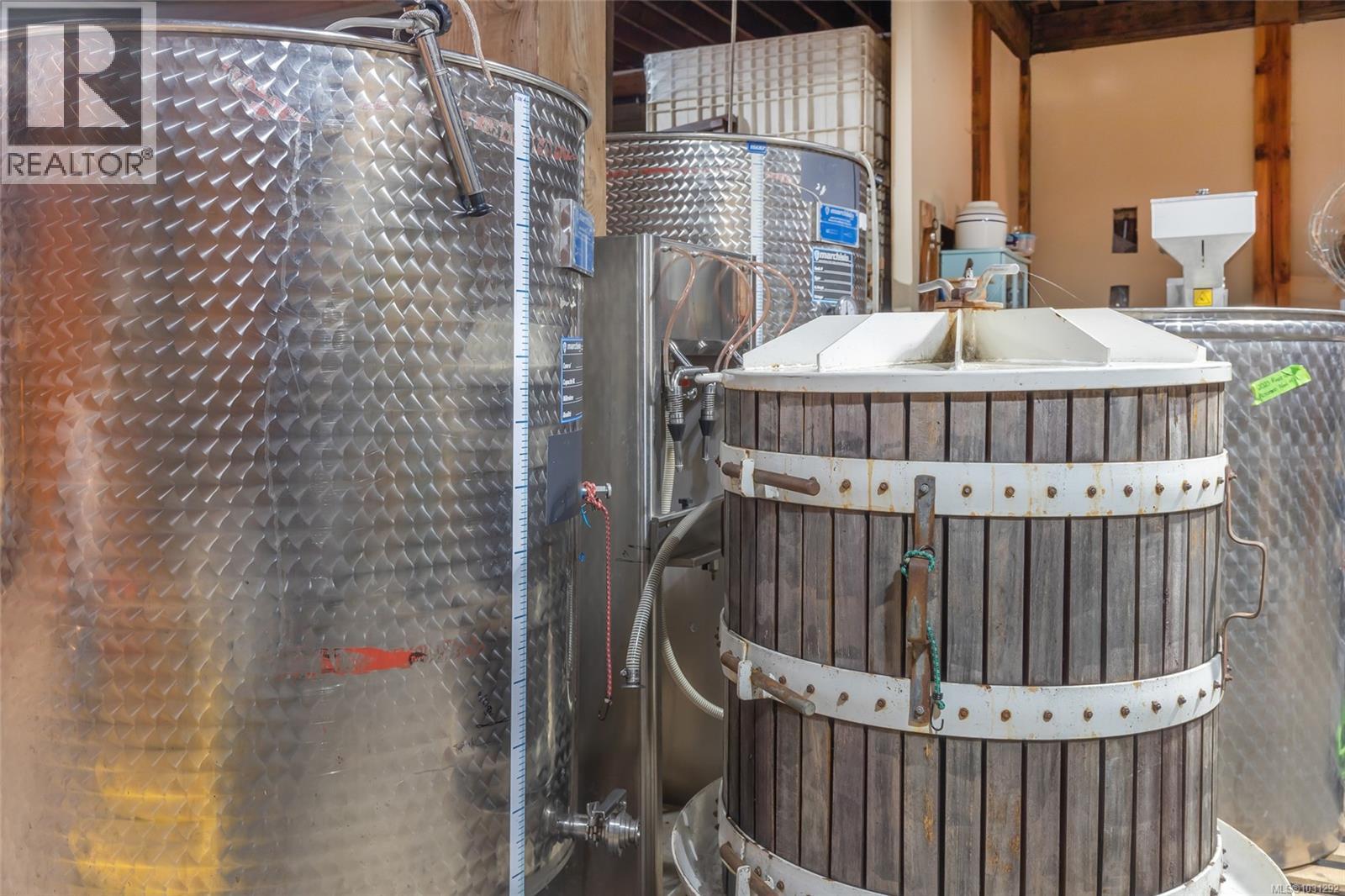 2300 EAST WELLINGTON RD - 36