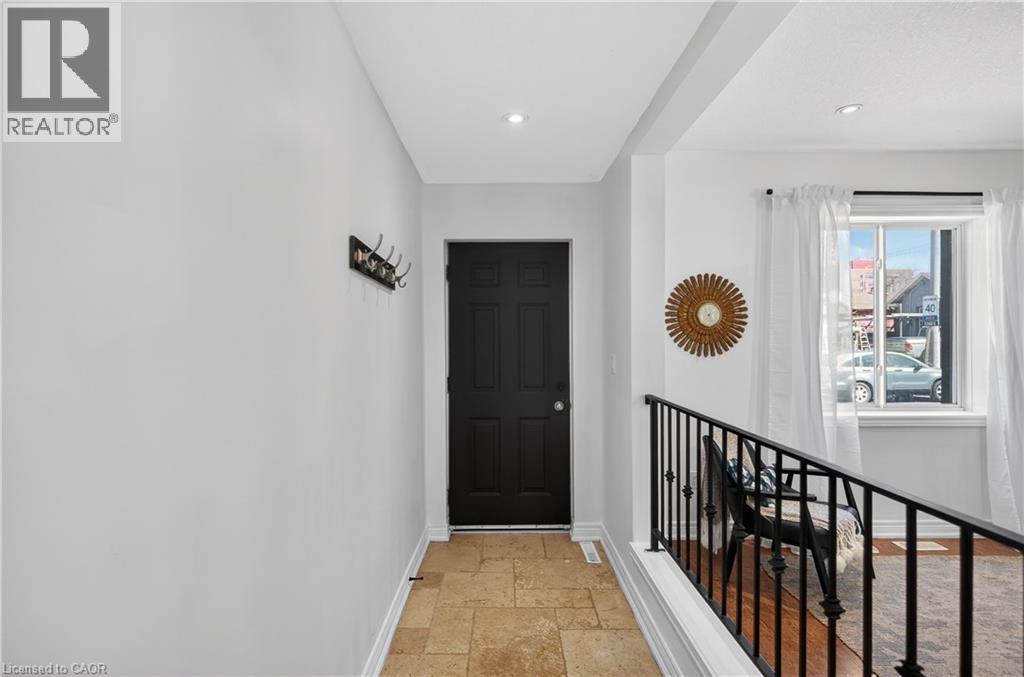 216 ROBERT Street - 4