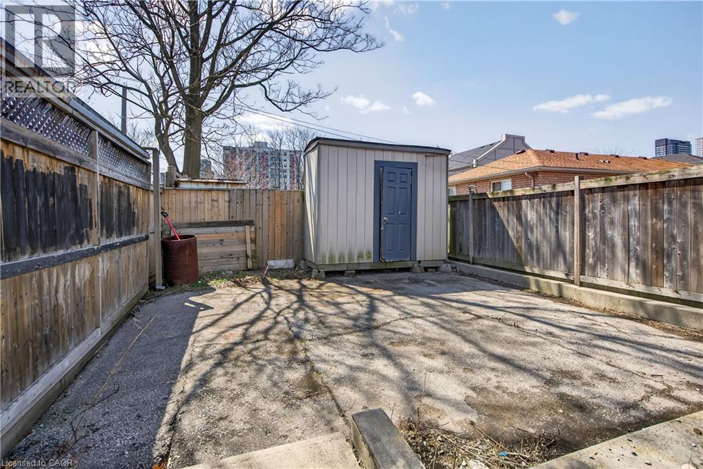 216 ROBERT Street - 39