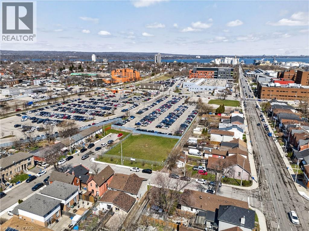 216 ROBERT Street - 47