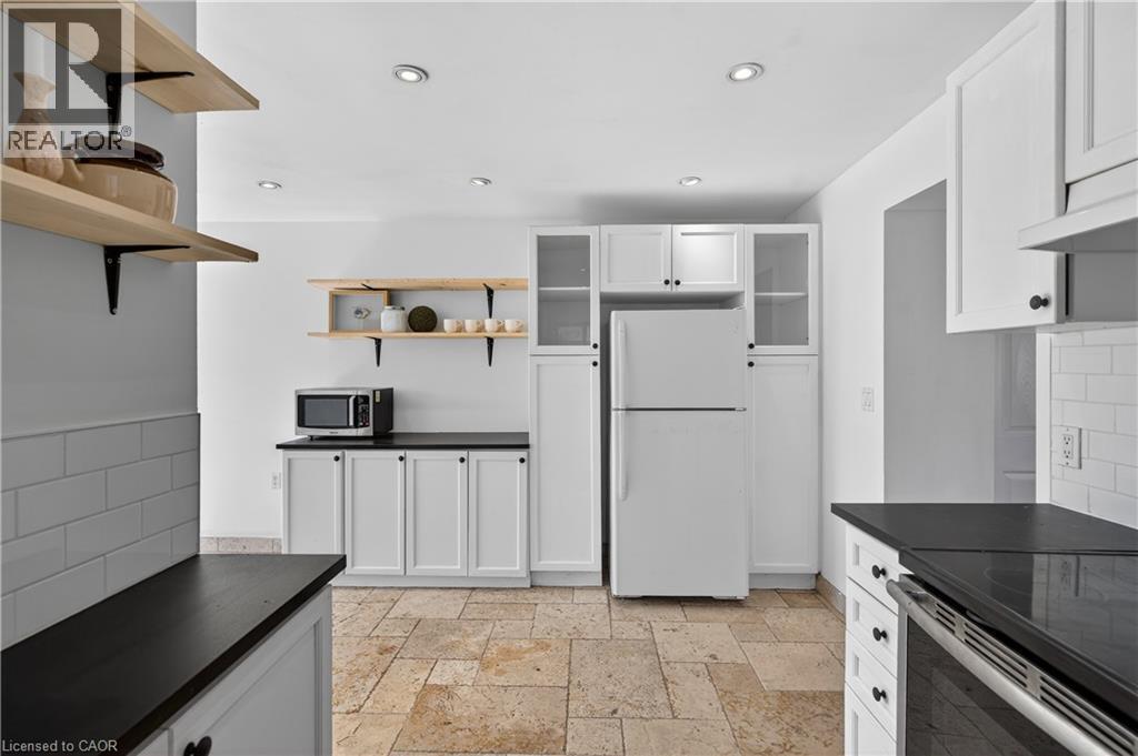 216 ROBERT Street - 17