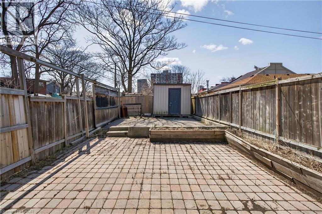 216 ROBERT Street - 40