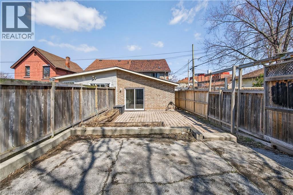 216 ROBERT Street - 37