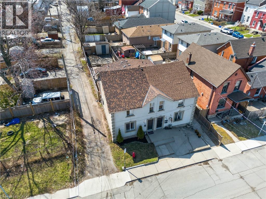 216 ROBERT Street - 43