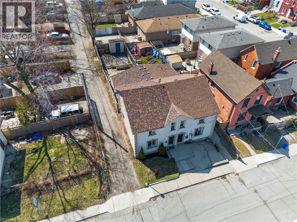 216 ROBERT Street - 44
