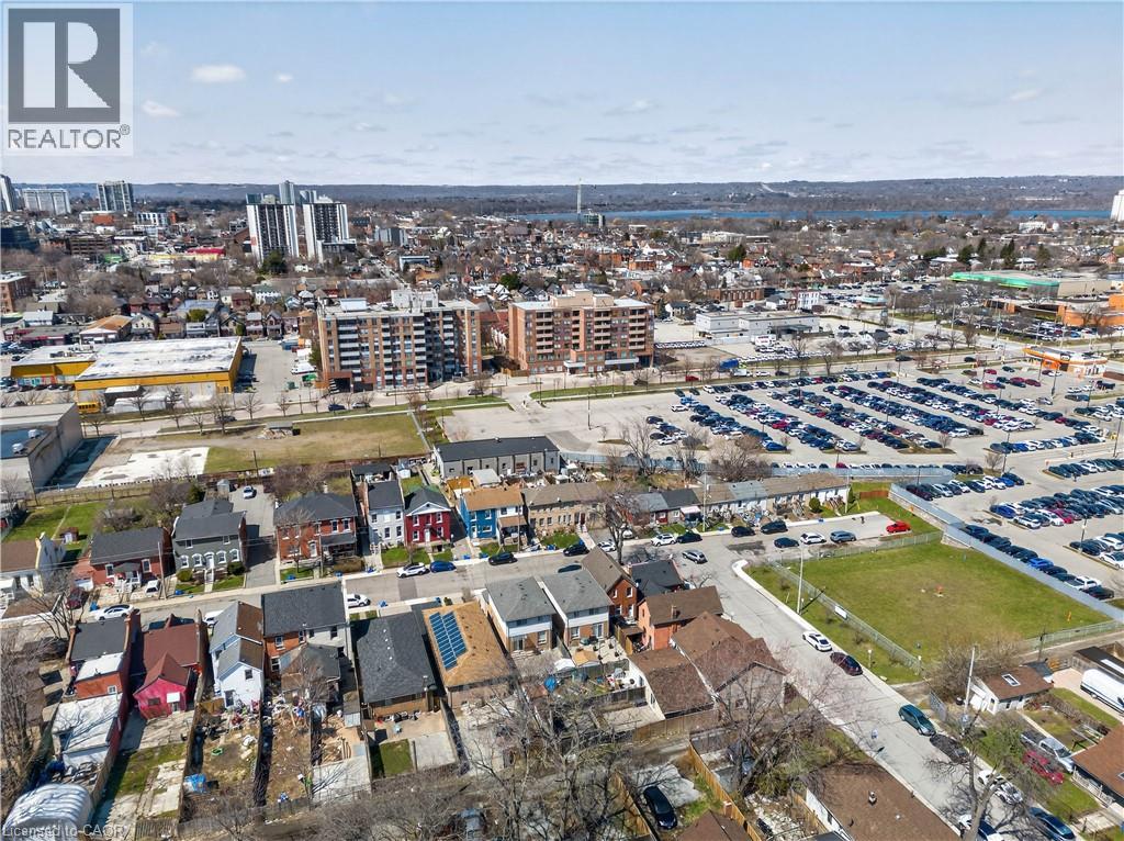 216 ROBERT Street - 49