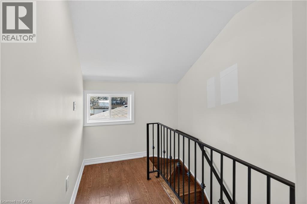 216 ROBERT Street - 27