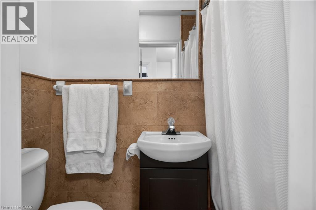 216 ROBERT Street - 35