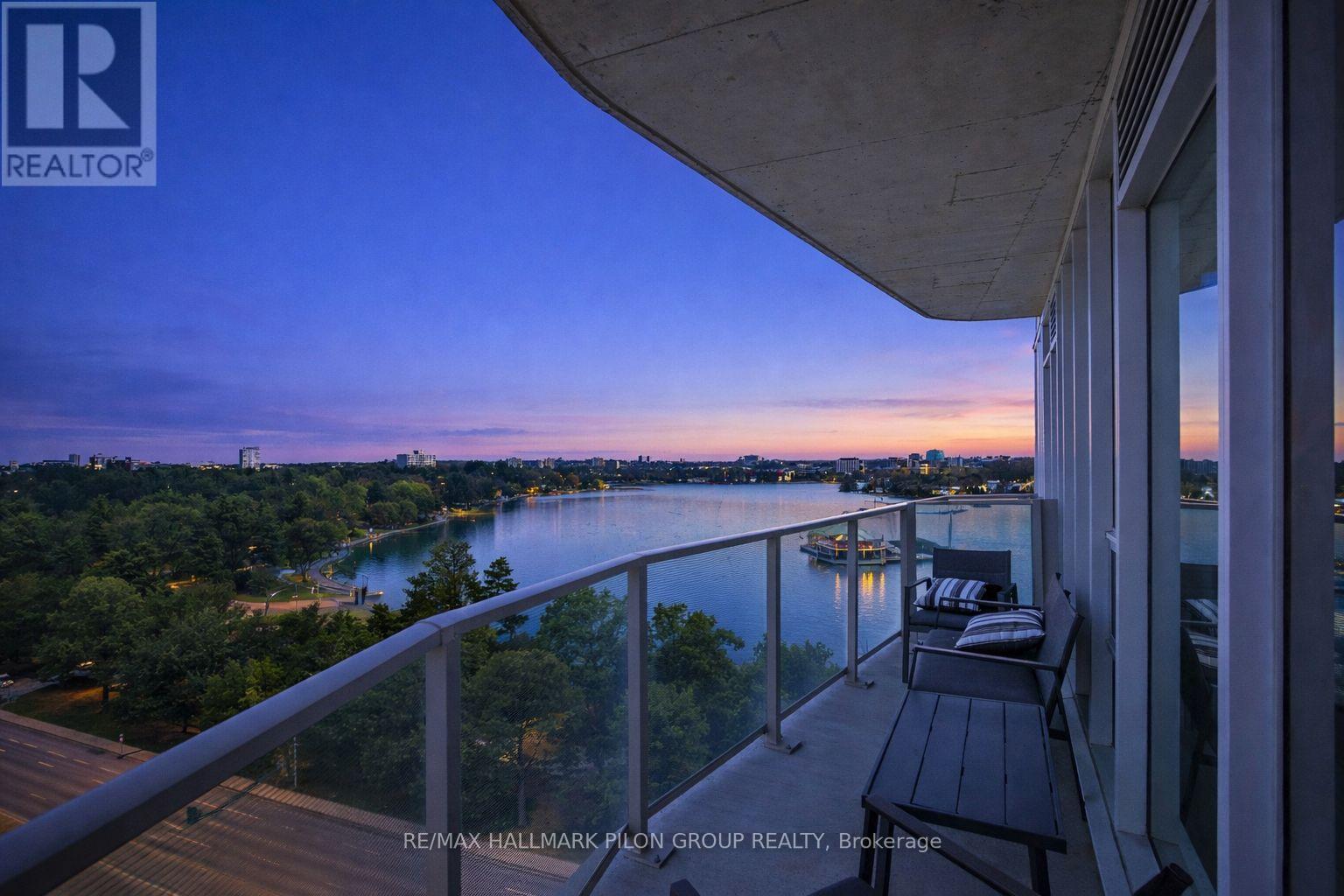 #908 805 CARLING AVENUE - 11