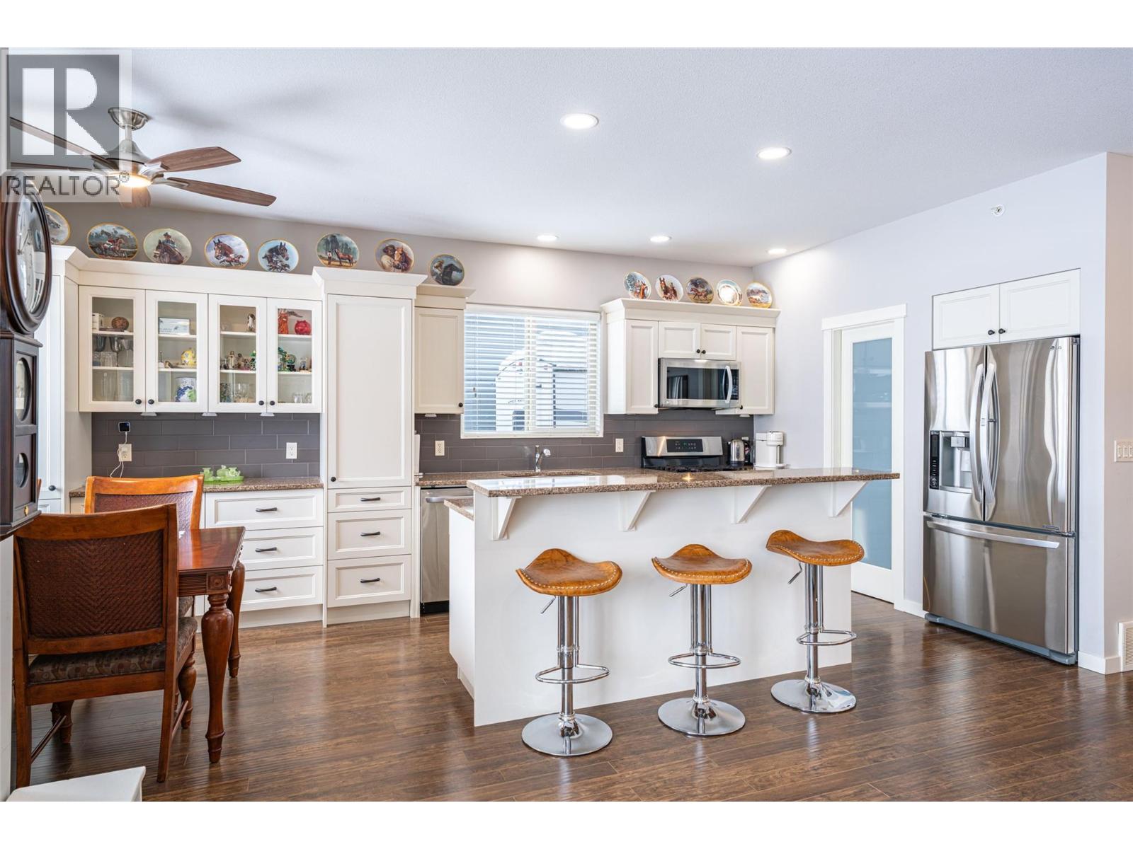 #27 2444 YORK AVENUE - 6