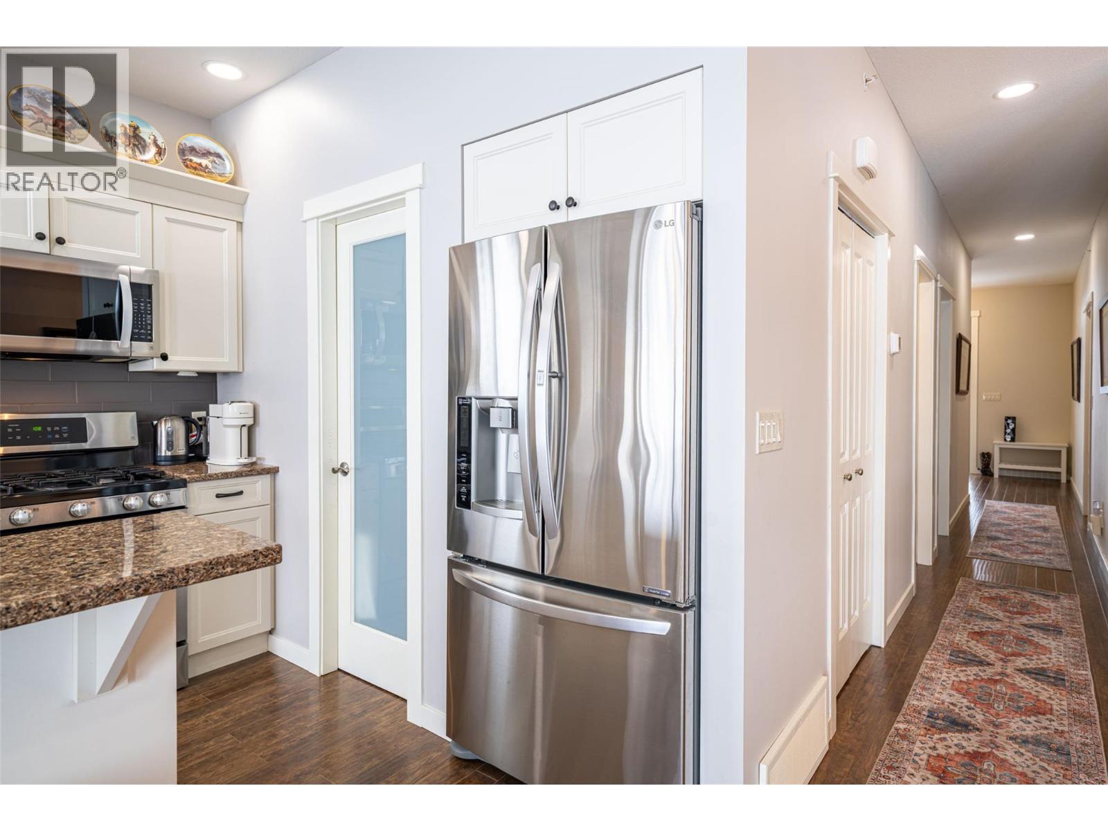 #27 2444 YORK AVENUE - 9