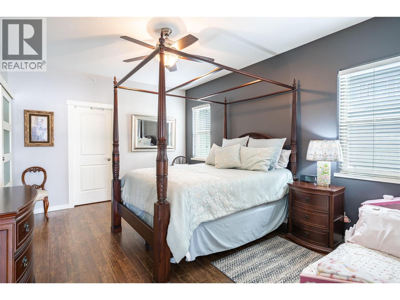 #27 2444 YORK AVENUE - 29