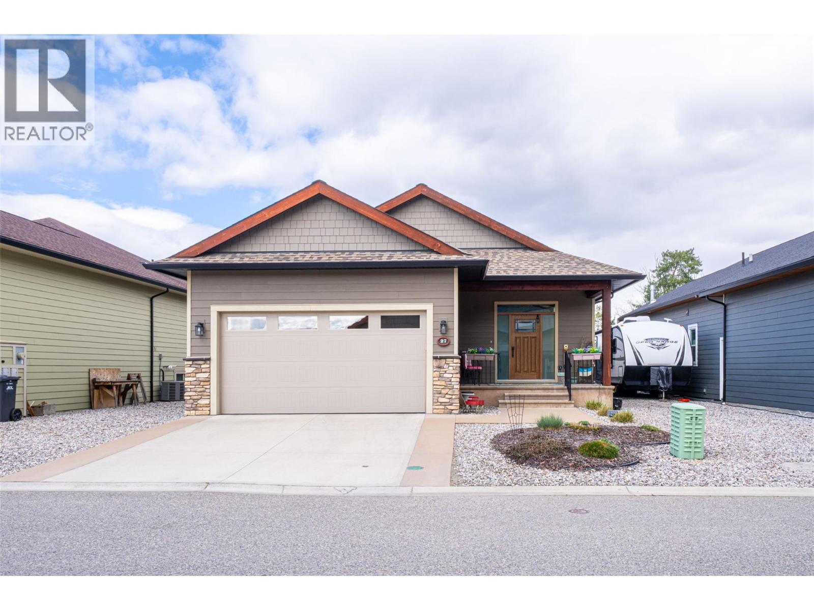 #27 2444 YORK AVENUE - 2