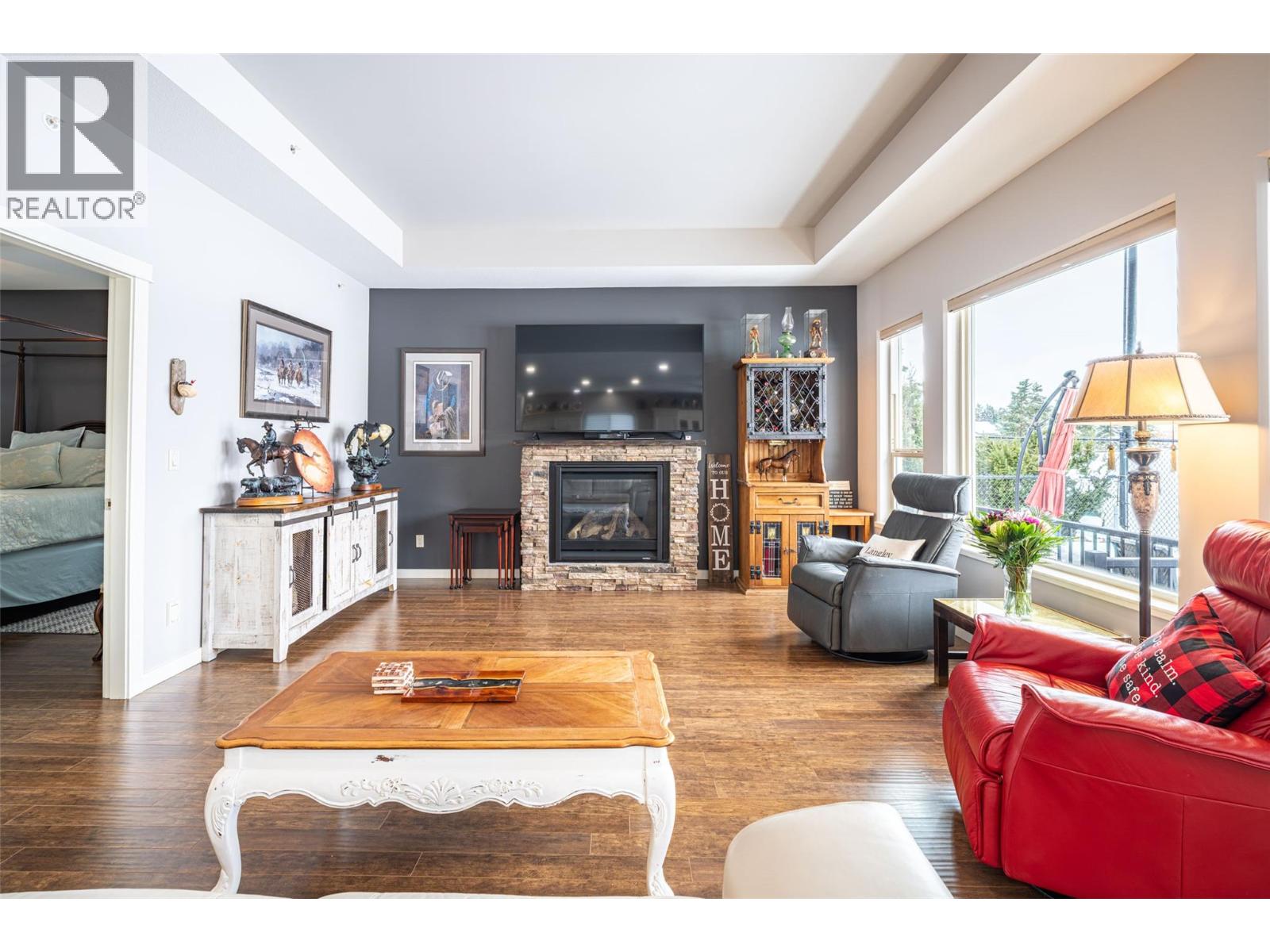 #27 2444 YORK AVENUE - 21