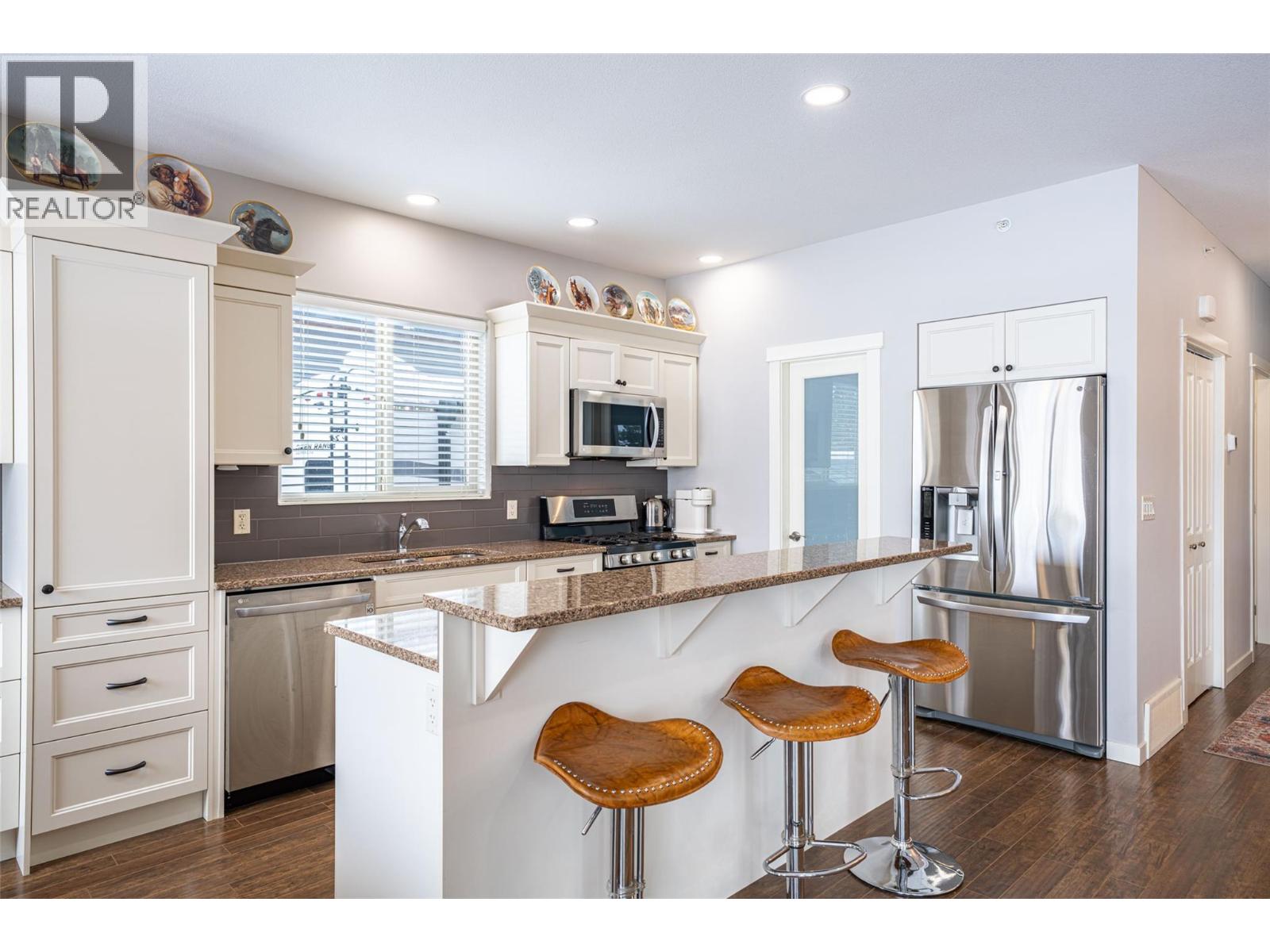 #27 2444 YORK AVENUE - 5