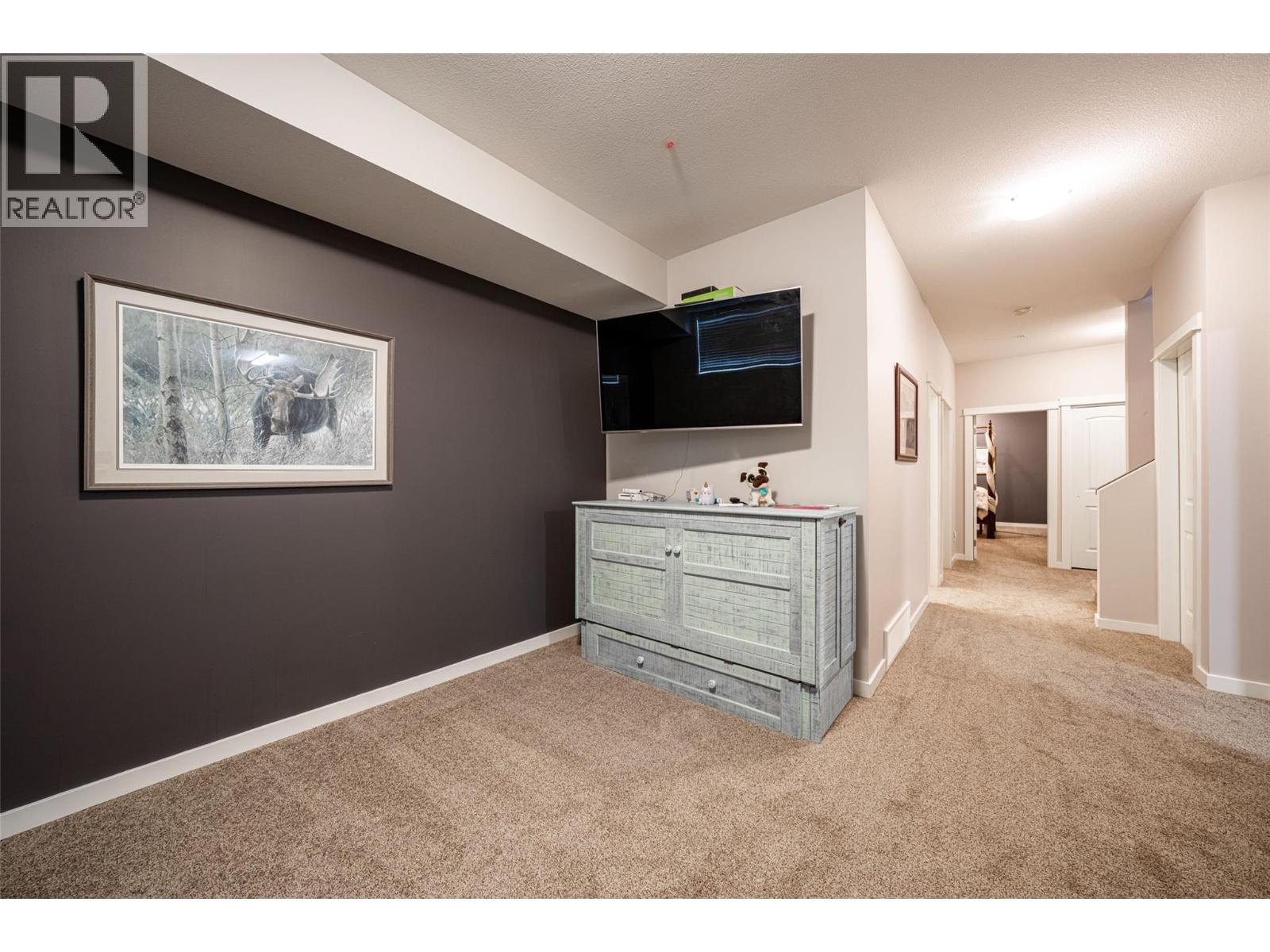 #27 2444 YORK AVENUE - 46