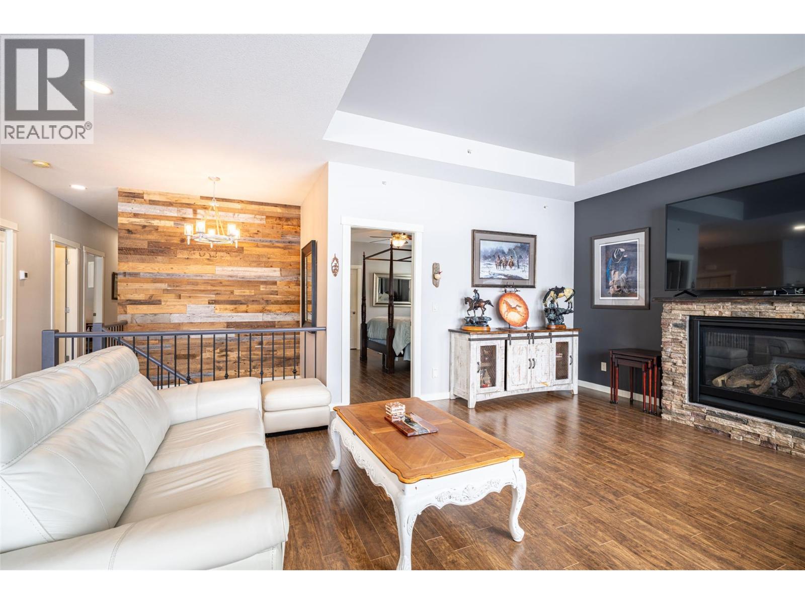 #27 2444 YORK AVENUE - 22