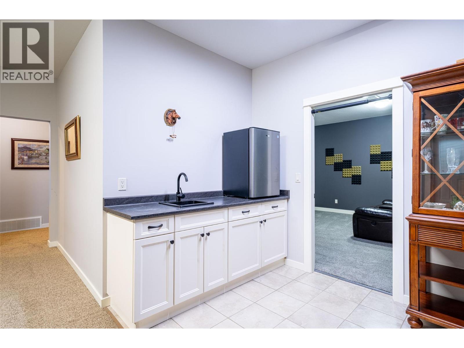 #27 2444 YORK AVENUE - 51