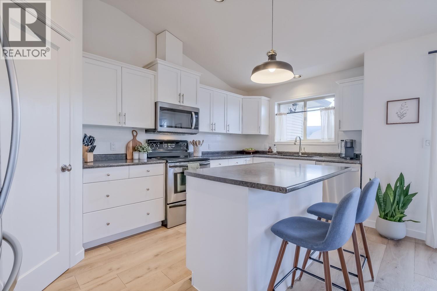  1509 Feedham Avenue, Kelowna